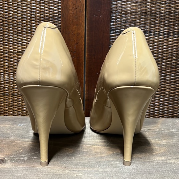 Steve Madden Unityy Blush Leather Patent Heels NWOT - Picture 3 of 14